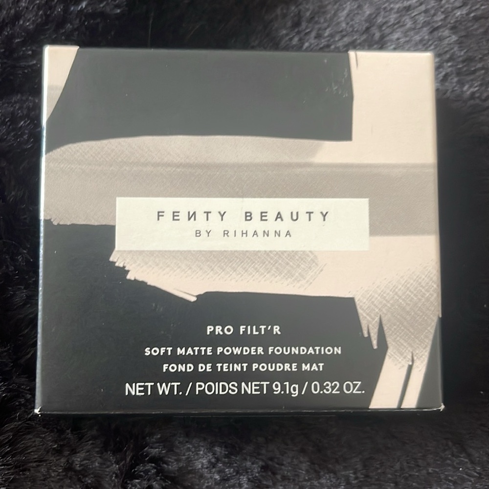Fenty 110 Pro Filt’r Soft Matte Longwear Powder Foundation - Picture 2 of 5